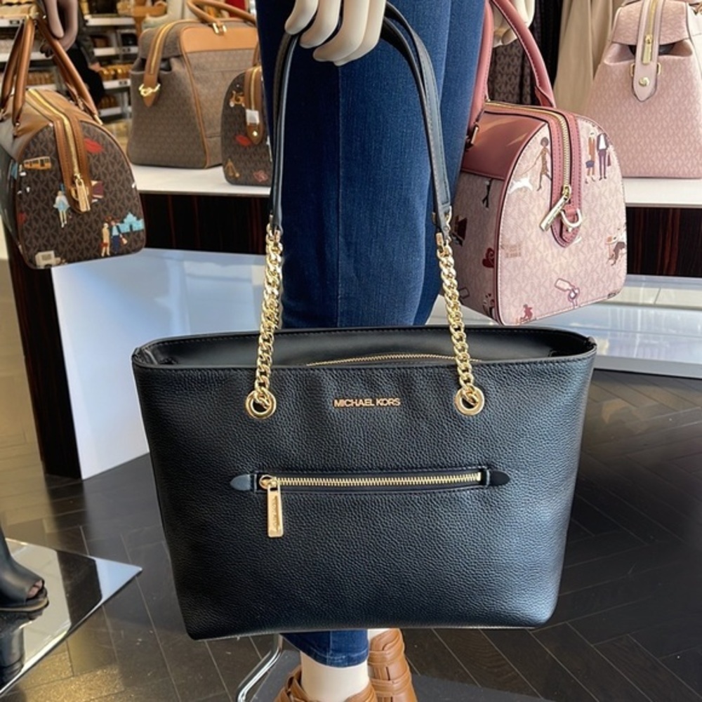 MICHAEL KORS
Jet Set Medium Front Zip Pebbled Leather Chain Tote Bag
Black